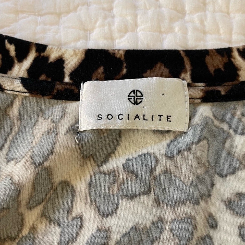 Leopard Print Top - Picture 3 of 6